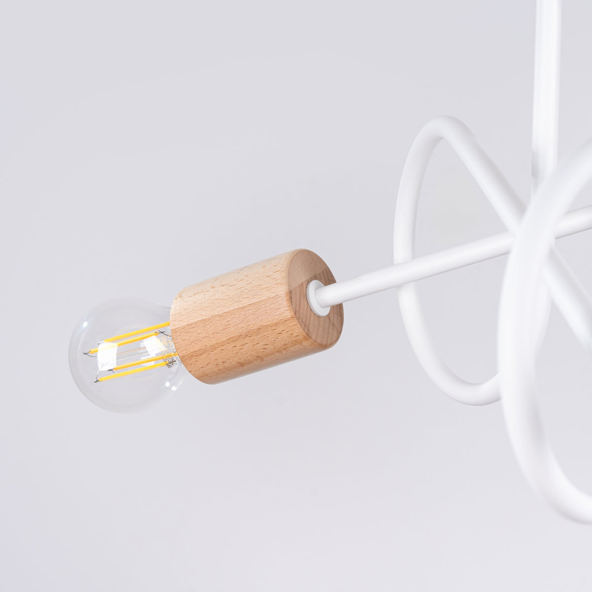 EMBER 3 Kronleuchter – Weiß / Naturholz