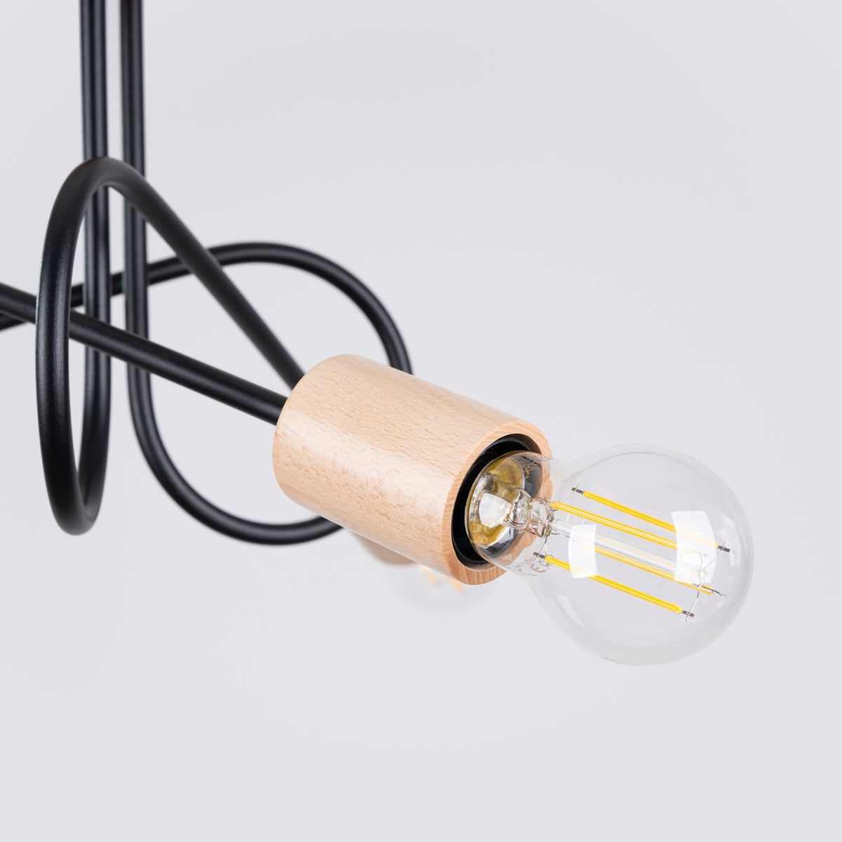 EMBER 3 Kronleuchter – Schwarz / Naturholz